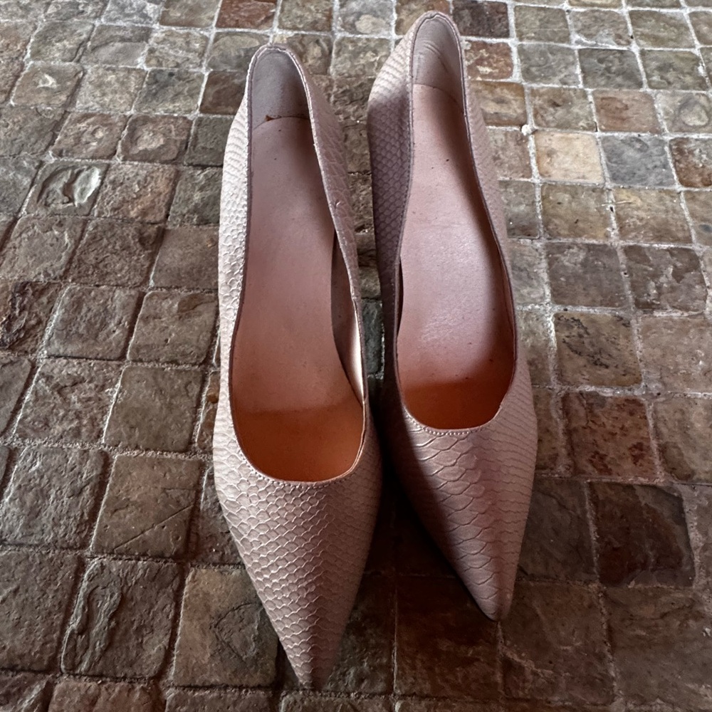 Heels - Picture 3 of 10